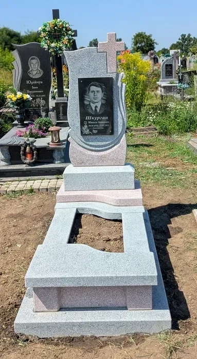 Ремонт старих пам'ятників. Залиття Обмосток. Вирівнювання пам'ятників