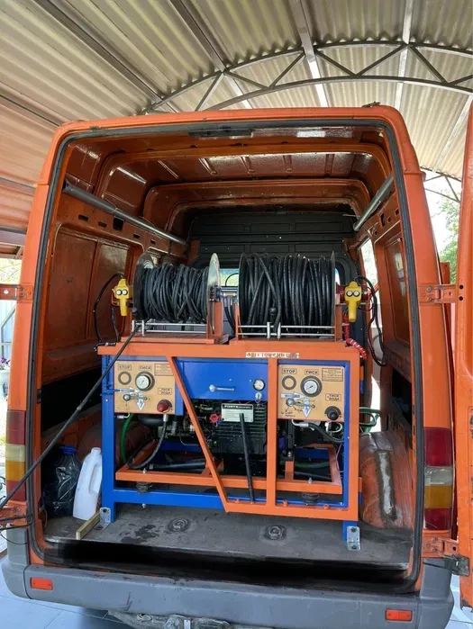 Чистка каналізаційних труб, прочистка труб, чистка труб