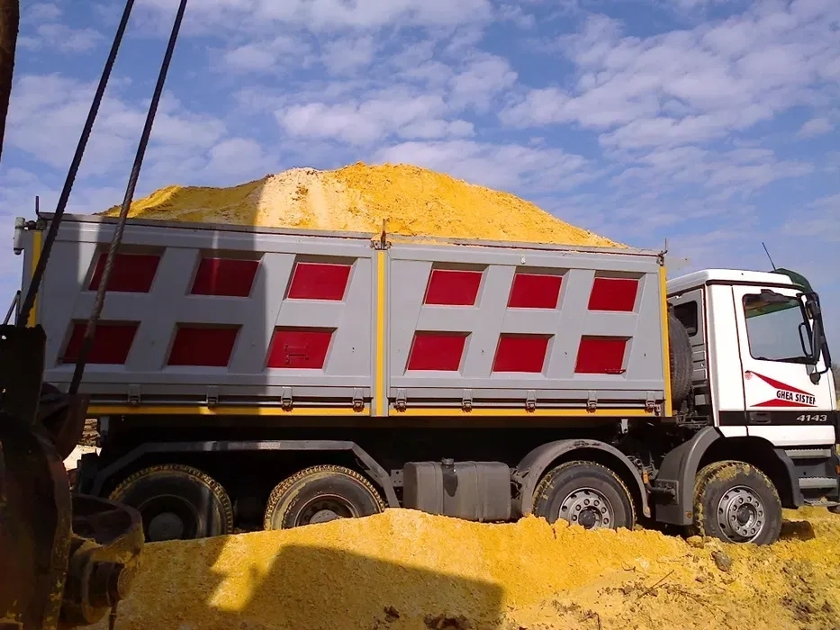 Пісок, щебінь, відсів, щебінь для відсипання доріг. Доставка самоскидом 20 т