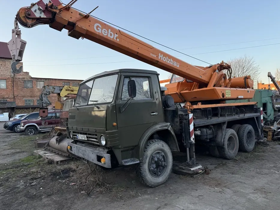 Автокран вантажопідʼємністю 15 тонн