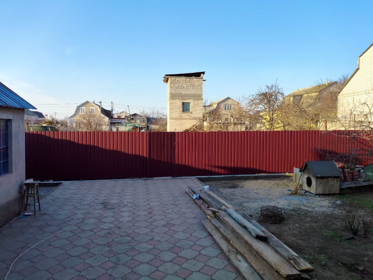 Изготовление и установка металлических заборов и ограждений.