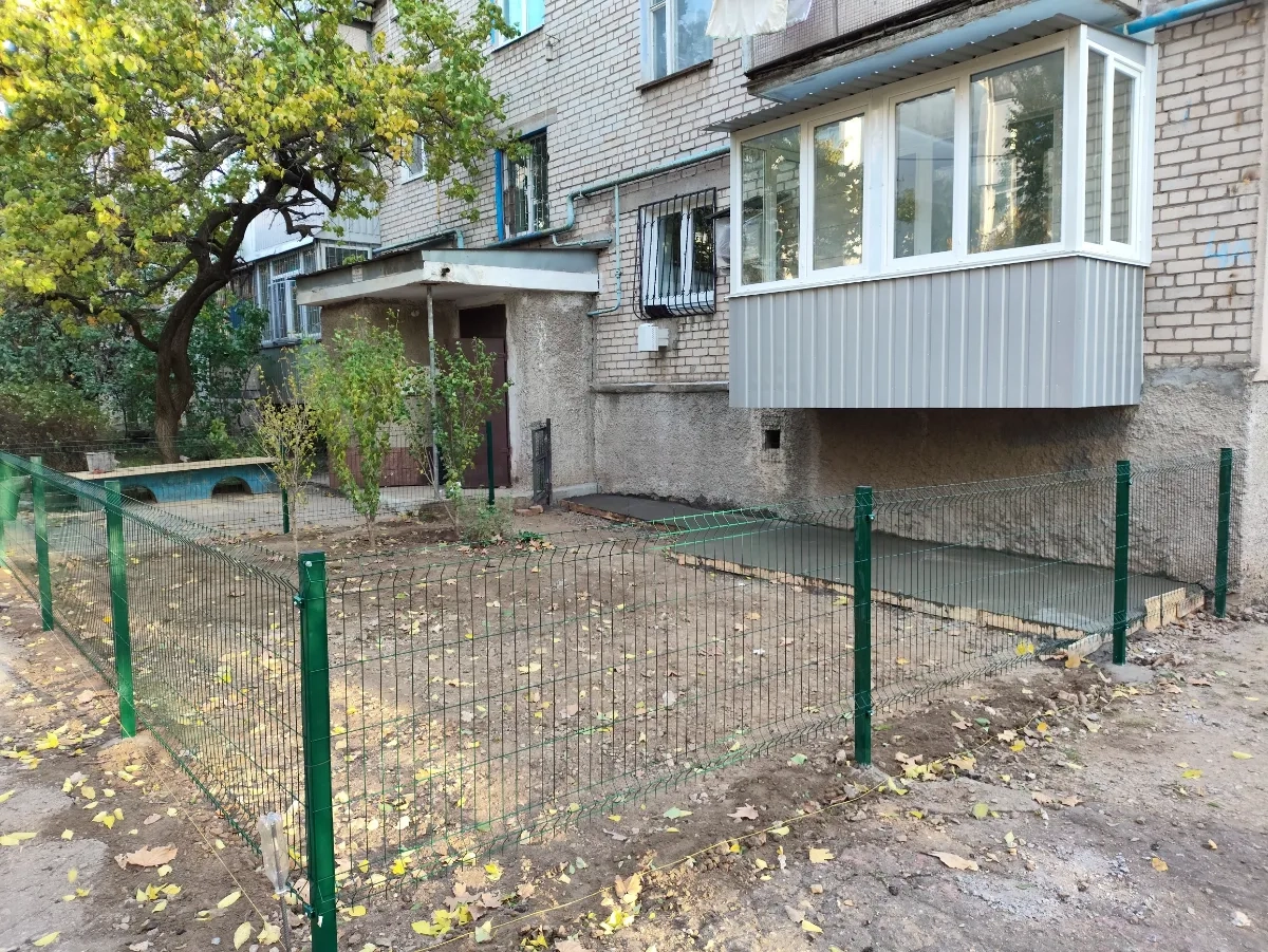 Изготовление и установка металлических заборов и ограждений.