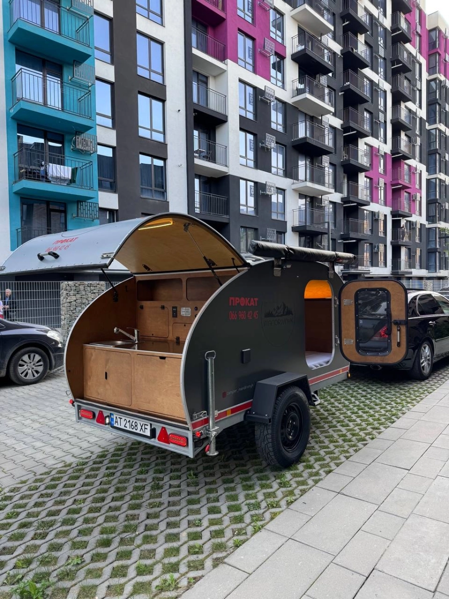 Кемпер для Незабутнього Відпочинку: Ваш Дім на Колесах! Свобода Подорожей та Комфорт.