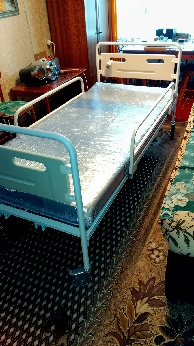 Медичне ліжко з електричним регулюванням.