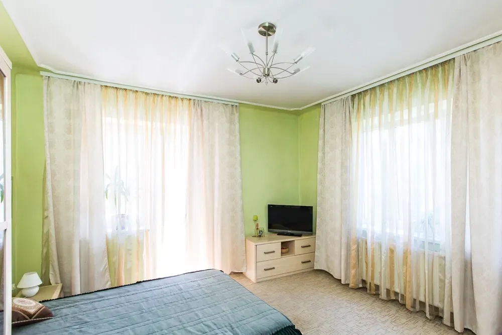 Гарна та затишна (до 7осіб) 2х кімн квартира подобово в центрі Львова