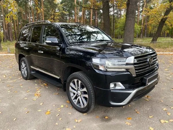 090 Позашляховик на весілля Toyota Land Cruiser 200 з водієм