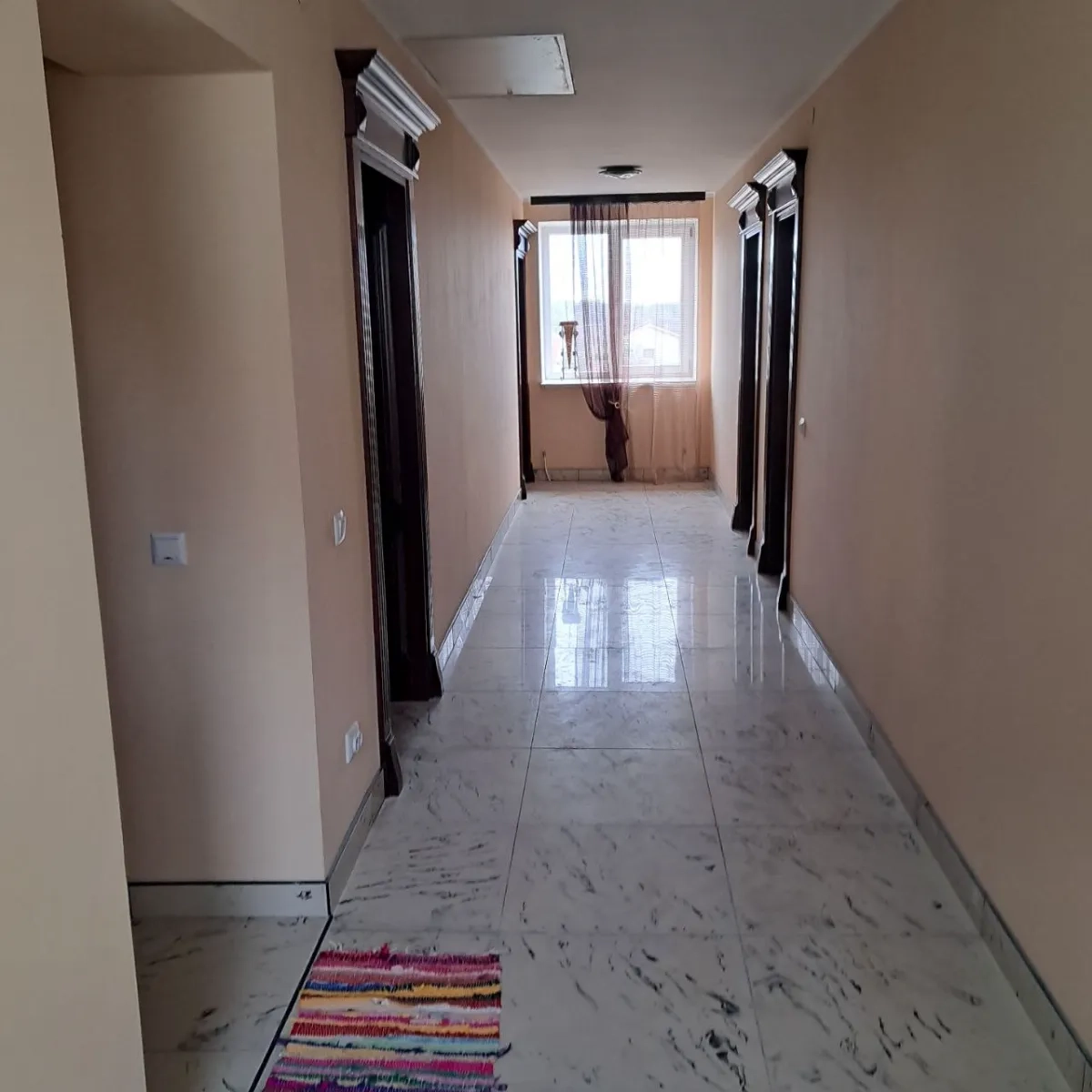 Половина будинку с.Зимна Вода навпроти трьох слонів біля кільцевої дороги