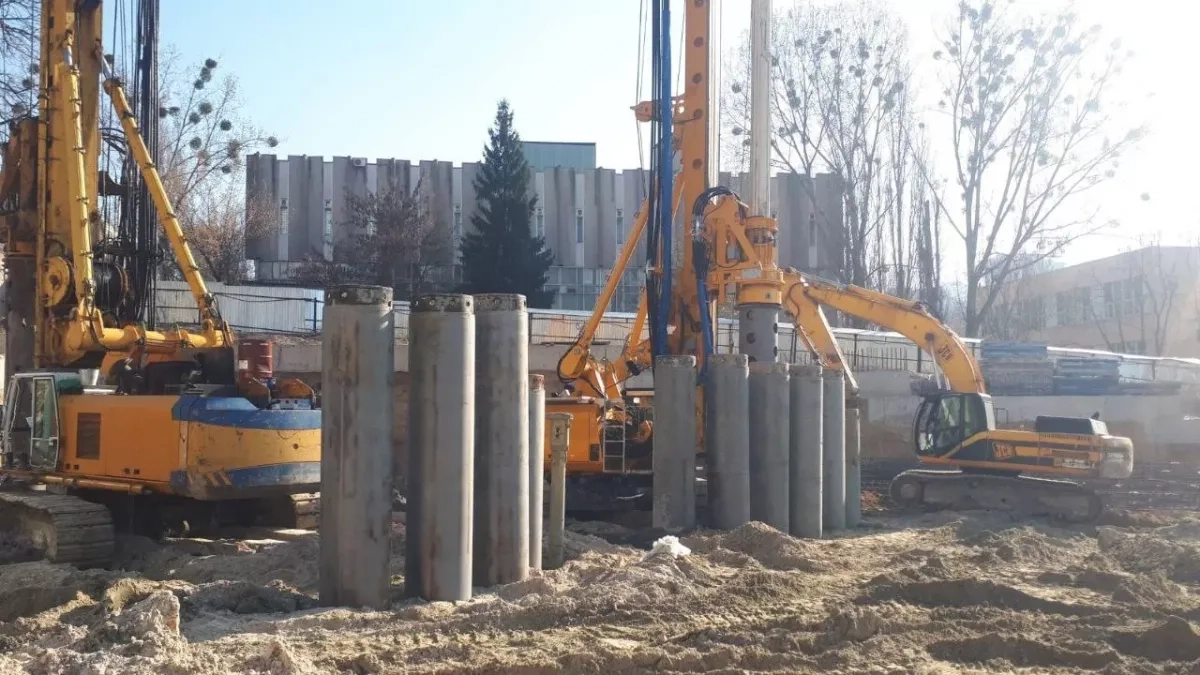 Бурова установка Bauer BG-40 для фундаментних та обсадних робіт