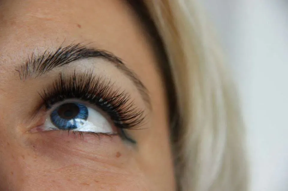 Розкішні вії з індивідуальним ефектом