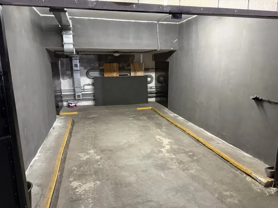 Паркомісце в підземному паркінгу