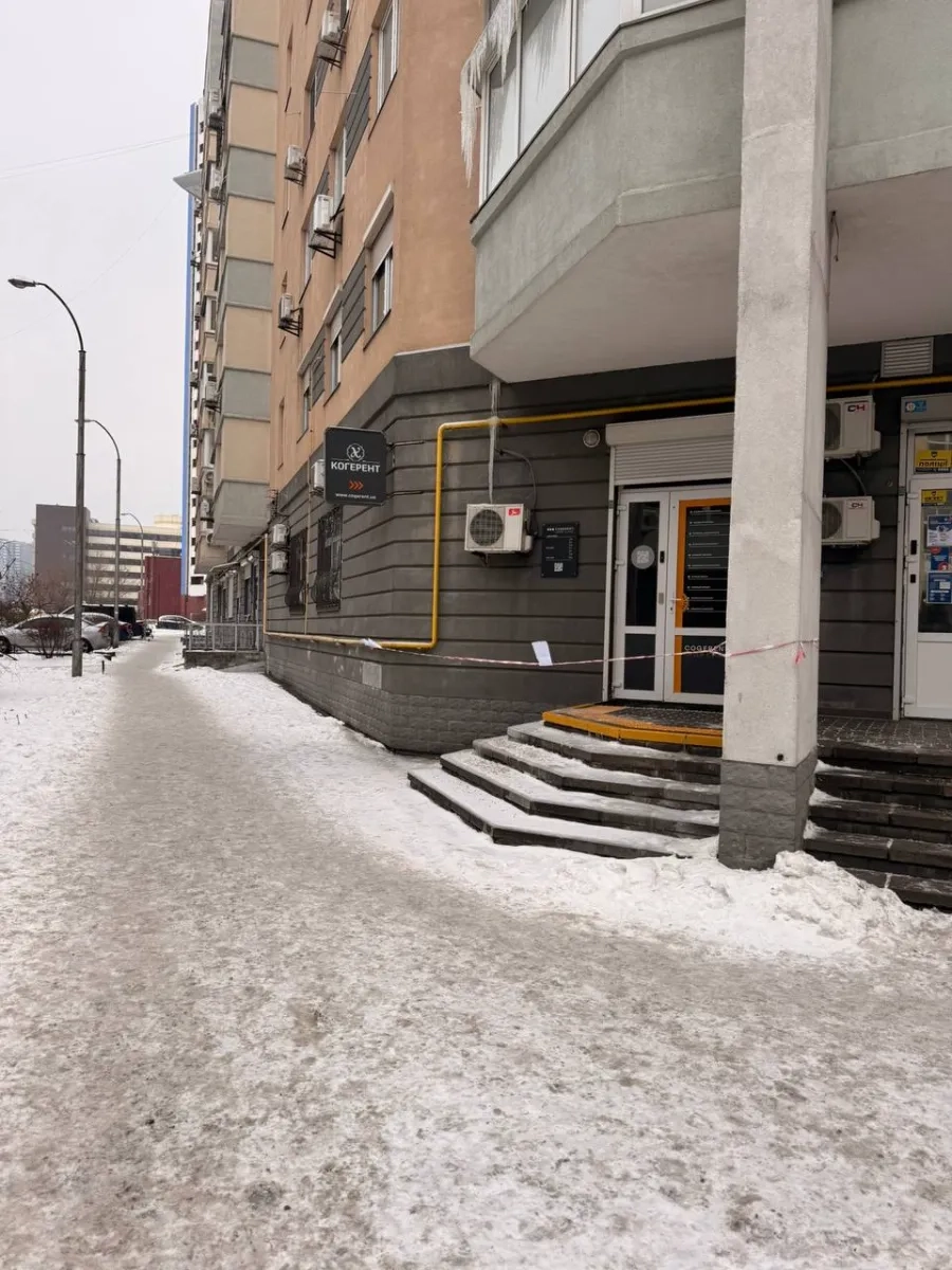 Фасадне приміщення 104 м2 на Лівобережній