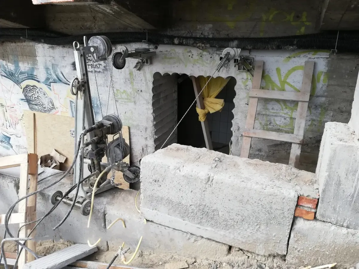 Проріз та отвір під вентиляцію