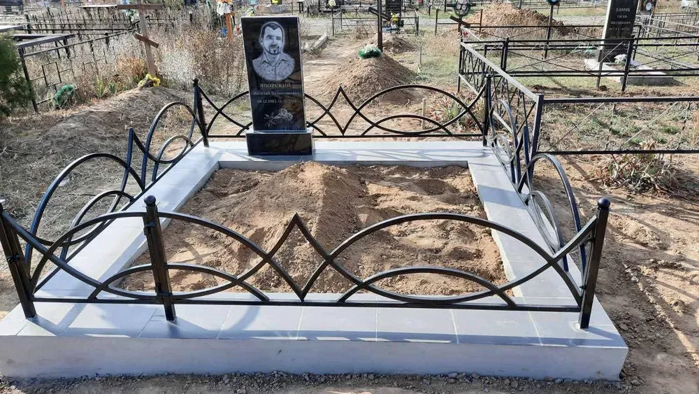 Зварювальні роботи. Огорожі (Оградки), бетонні майданчики, лавки, столики.