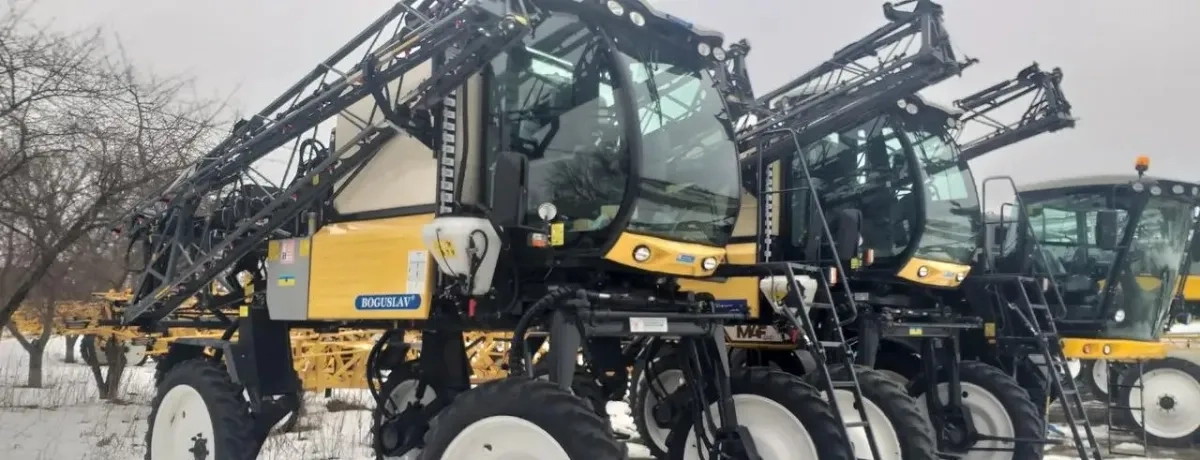 Надаємо послуги по внесенню засобів захисту рослин самохідними обприскувачами IBIS 3145LP і MAF 4200