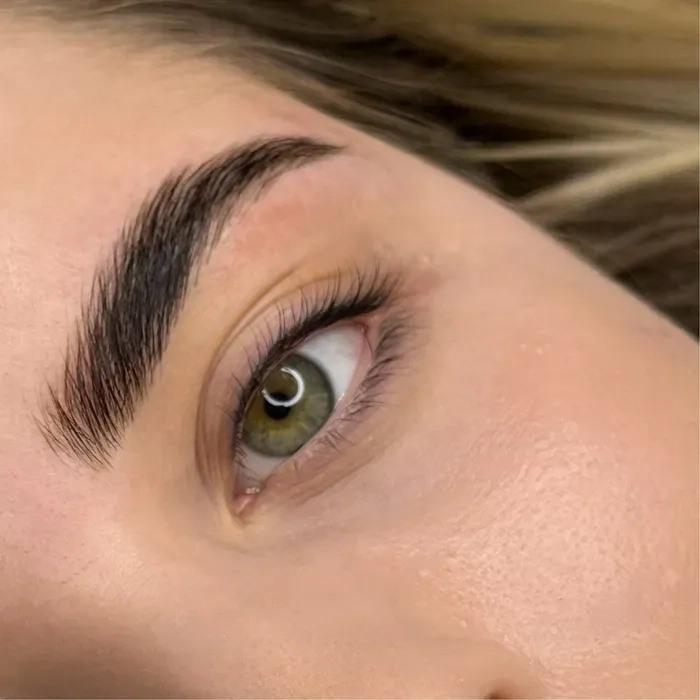 Ламінування вій та брів/фарбування та корекцію брів