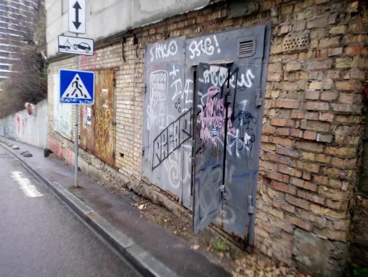 Цегляний гараж під склад, майстерню або інші потреби