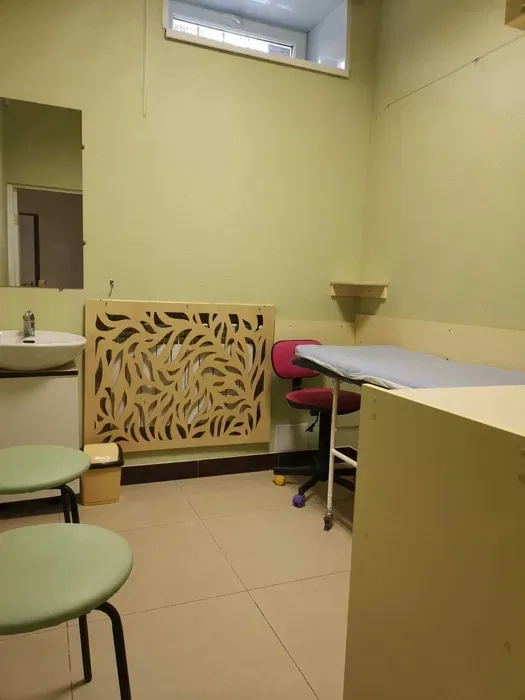 Кабінет з кушеткою у салоні краси. Під ключ, доступ 24/7.