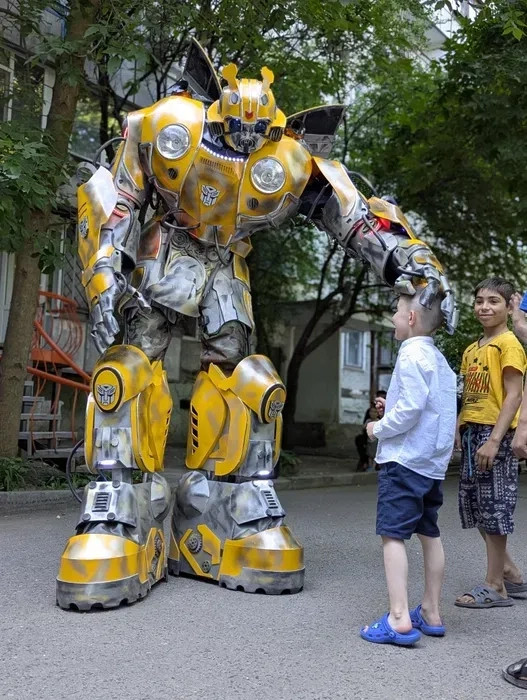 Трансформер Николаев Бамблби Аниматоры Поздравление, Робот