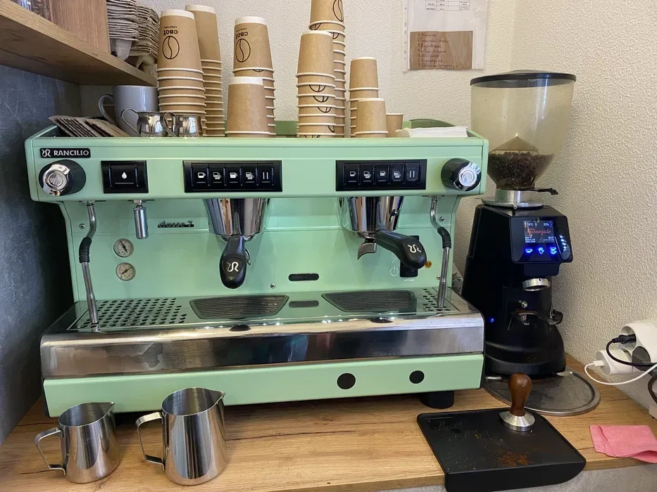 Професійні кофемашини у комплекті з кофемолками прямого помелу