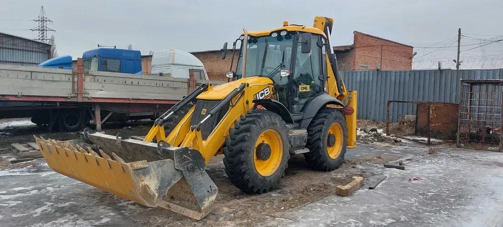 Екскаватор-навантажувач JCB 4CX послуги спецтехніки.