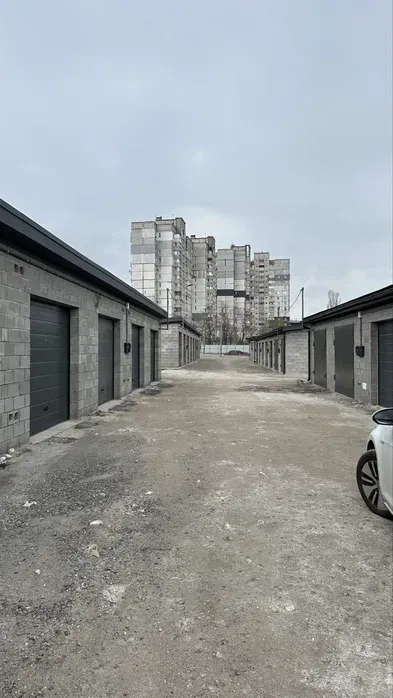 Гаражні бокси під СТО