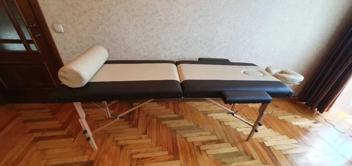 Масажна розкладна кушетка для проведення різних видів масажу