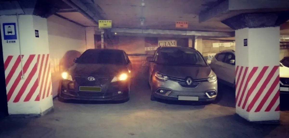 Місце в підземному паркінгу (-1 рівень), центр міста.