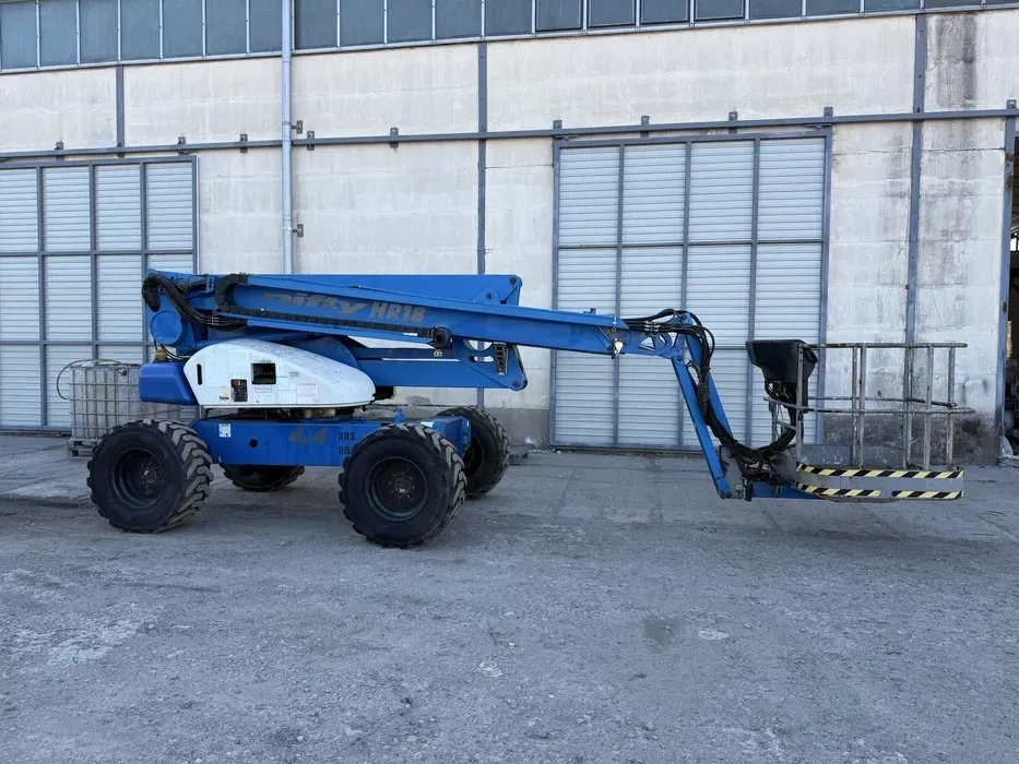 Колінчатий  підйомник  NiftyLift HR18