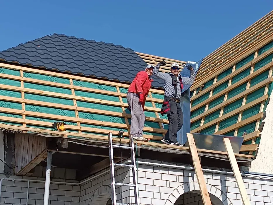 Покрівельні роботи: дах під ключ