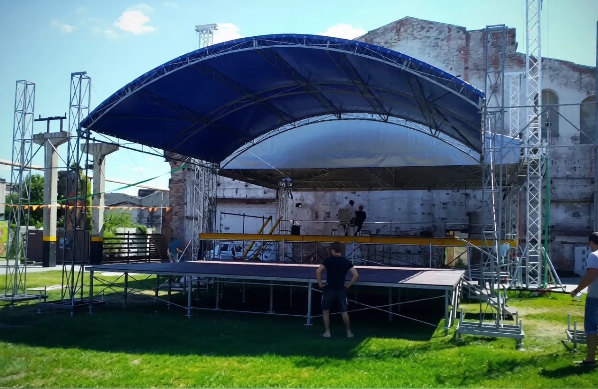 Виготовлення мобільних сцен (подіумів, сценових конструкцій)розмір 6х4