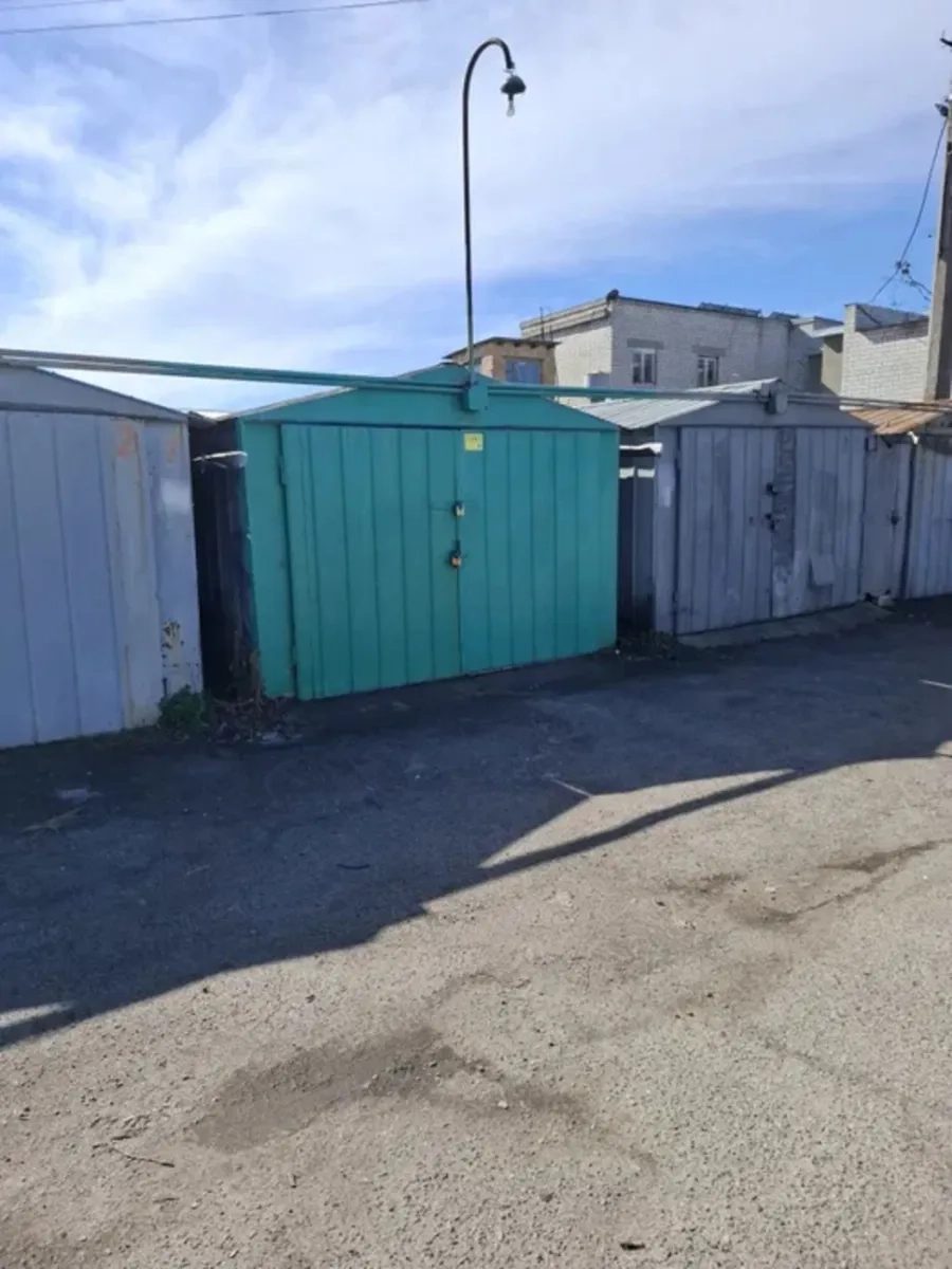 Гараж на Позняках біля River Mall