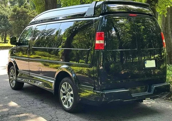 378 Мікроавтобус на весілля Chevrolet Express