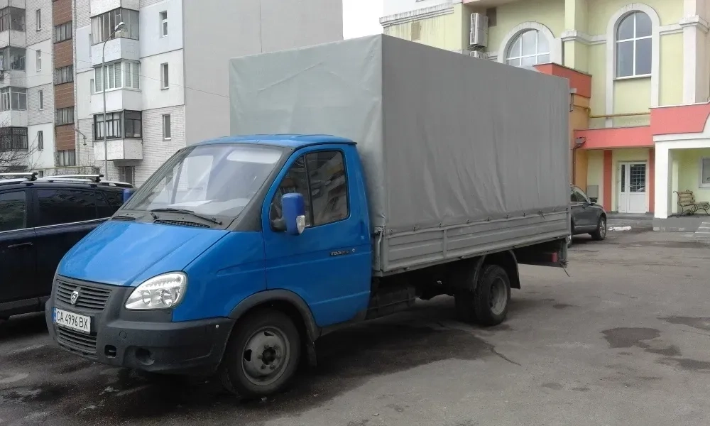 Перевезення вантажів. Квартирний переїзд. Вантажники. Грузоперевозка