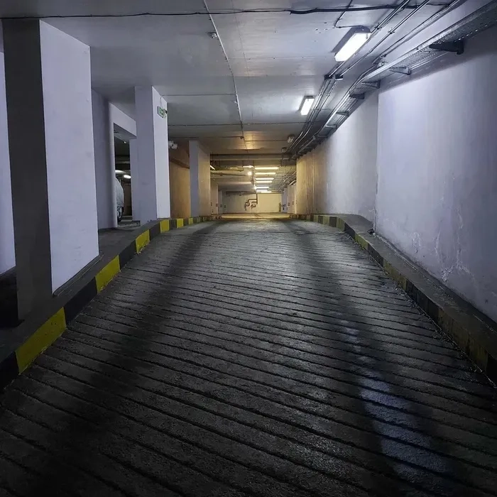 Зручне паркомісце на -3 поверсі