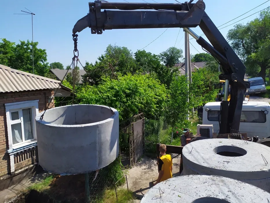 Бетонні кільця, кришки, дніща, люки