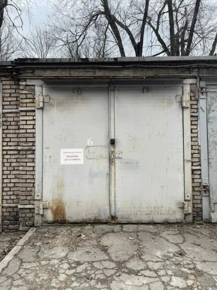 Гараж біля ТЦ Україна: надійне місце для авто