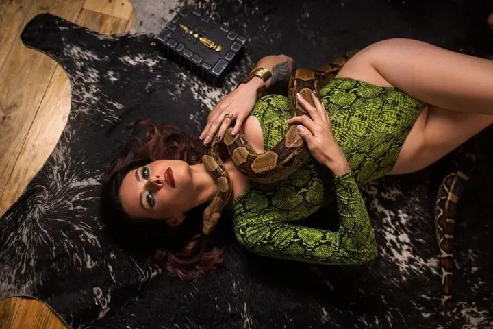 Удав для фото