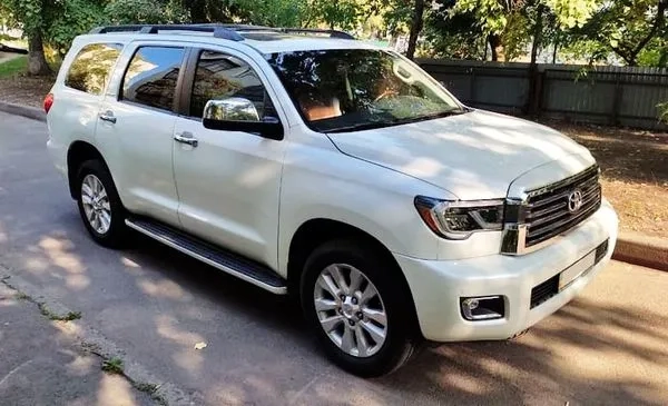 381 Джип на весілля Toyota Sequoia біла