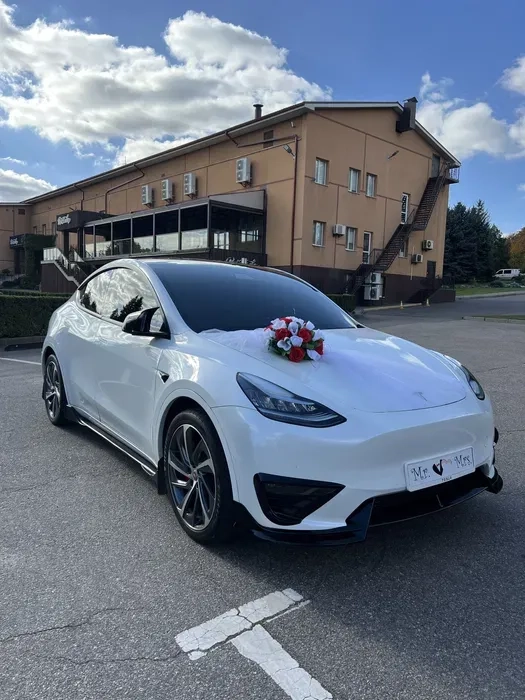 Авто на ваше свято Tesla MY