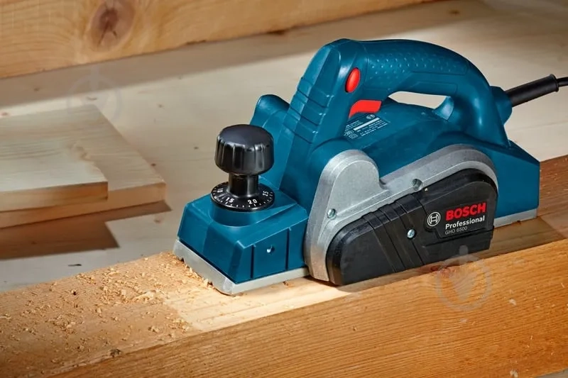 Рубанок Bosch GHO 26-82 D — надійний інструмент