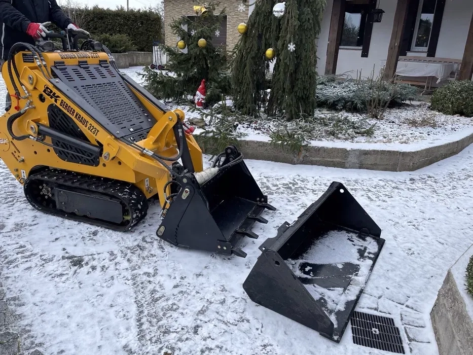 Міні навантажувач та траншеє копач