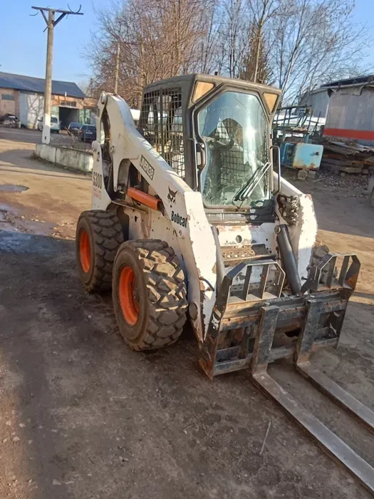 Послуги Bobcat S300. Чищення снігу