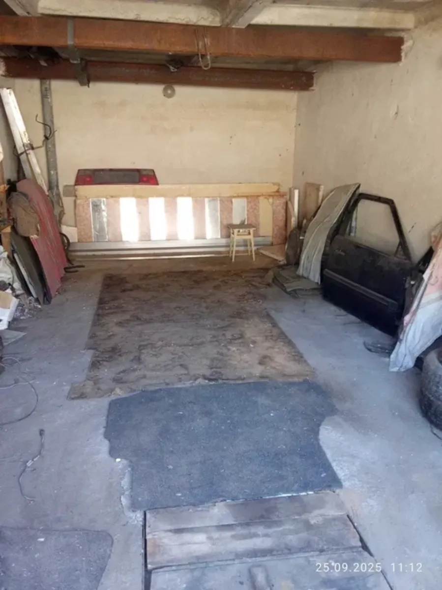 Цегляний гараж у кооперативі "Надія"