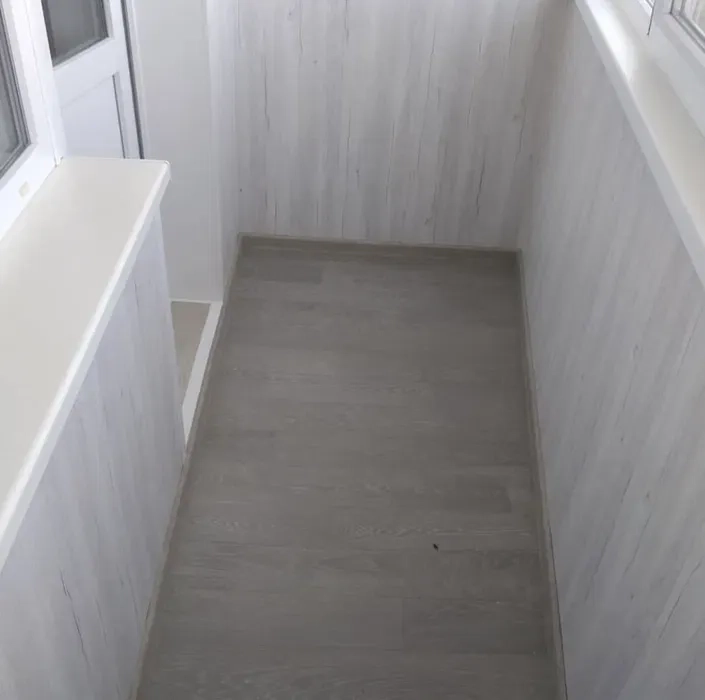 Професійна обшивка та утеплення балконів: створюємо затишок і тепло у вашому домі