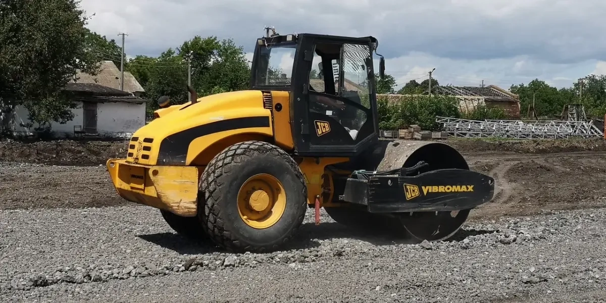 Каток ґрунтовий (віброкаток) 12 тонн — JCB 115d