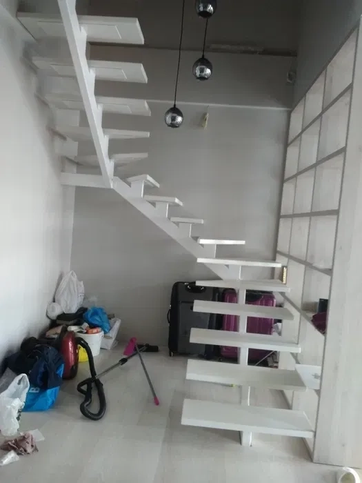 Лестницы, ступени, изготовление и монтаж под ключ. Дуб ясень . Харьков