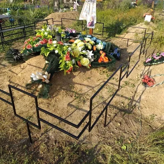 Оригинальные и банальные оградки на могилы (металлические) от 450 грн.