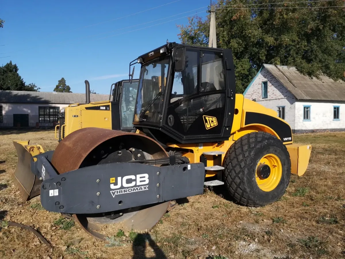 Каток ґрунтовий (віброкаток) 12 тонн — JCB 115d