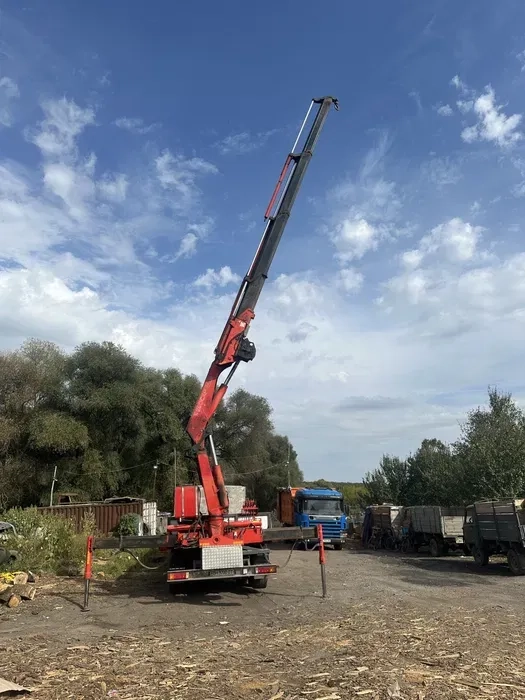 Автокран маніпулятор