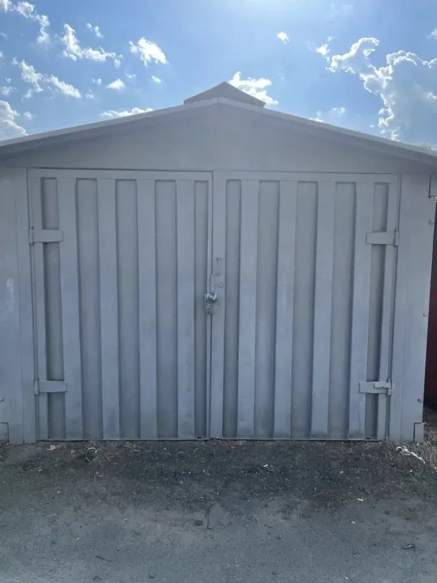 Металевий гараж зручне розташування